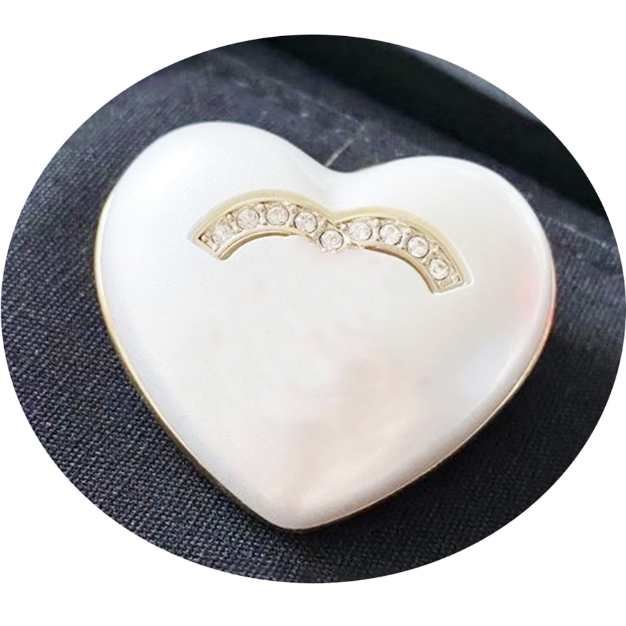 Designer Brooches Fashion Brooch with stamp High Quality Top Party Gift Lan_Jewelry2, Gray
Designer Brooches Fashion Brooch with stamp High Quality Top Party Gift Lan_Jewelry2, Gray
