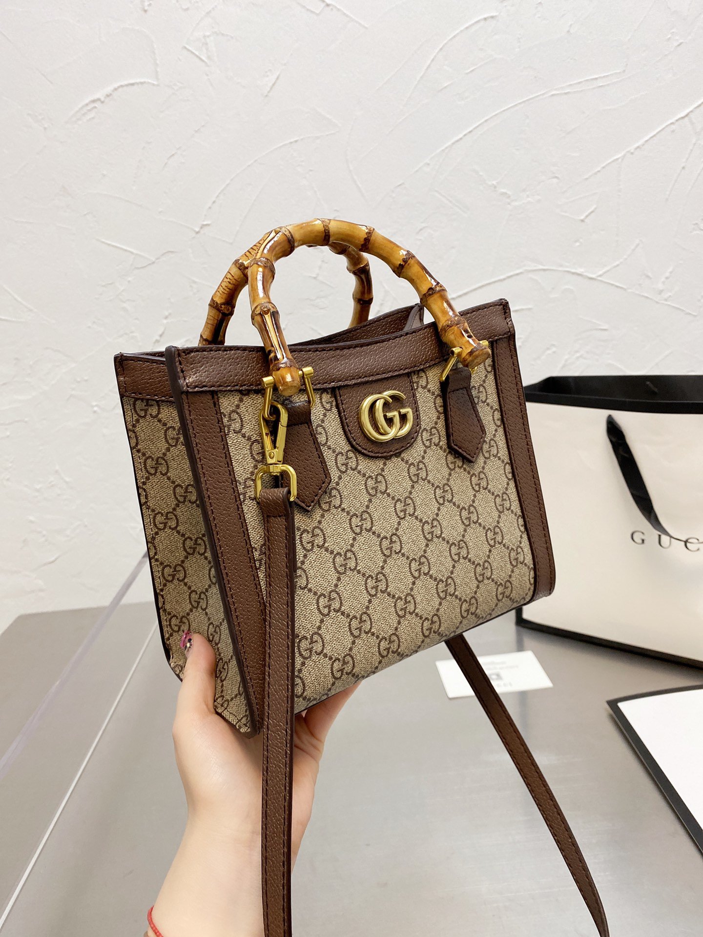 Guuci Luxury Designer 5A quality Shoulder Bag tote Genuine Leather marmont ophidia Women's men Crossbody Bags handbags Wallet Handbag totes GG Purses caviar Fashion, Carton
Guuci Luxury Designer 5A quality Shoulder Bag tote Genuine Leather marmont ophidia Women's men Crossbody Bags handbags Wallet Handbag totes GG Purses caviar Fashion, Carton