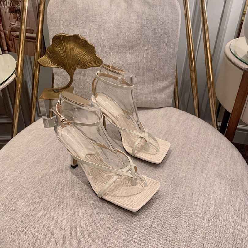 top quality fashion Classicsummer sandals Coarse heel leather summer Suede woman shoes Metal buckle parties heels Belt buckles Sexy Lady sandal size35-41
top quality fashion Classicsummer sandals Coarse heel leather summer Suede woman shoes Metal buckle parties heels Belt buckles Sexy Lady sandal size35-41