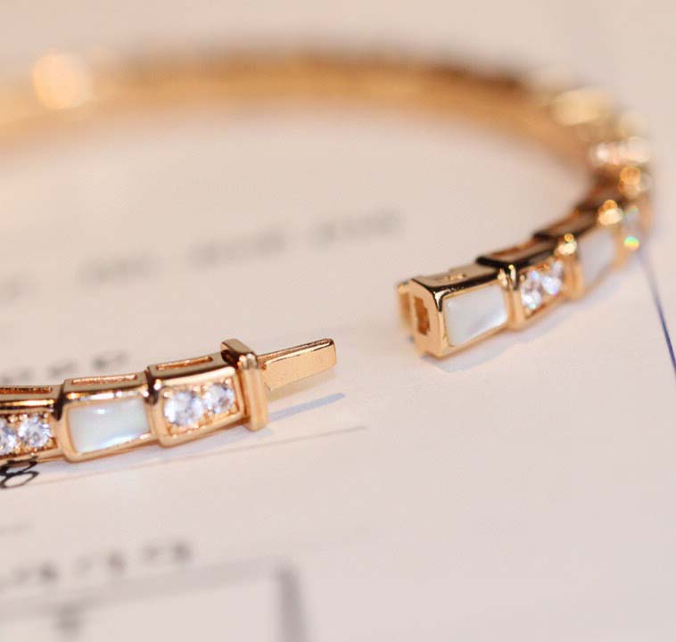 V gold material newest design bracelet with diamomd and nature shell for women party engagement jewelry gift PS3732