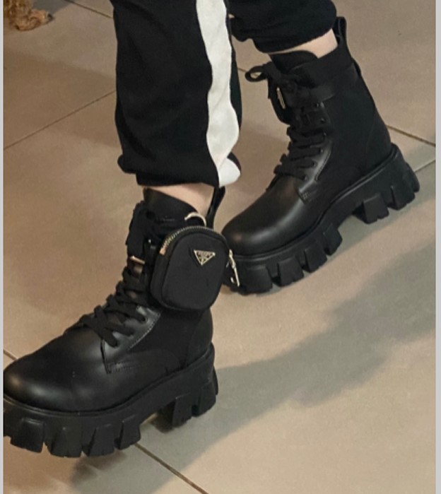 High quality brand winter women's high top boots! Fashion Black wide band buckle foreskin leather thick Martin naked shoes luxury women
High quality brand winter women's high top boots! Fashion Black wide band buckle foreskin leather thick Martin naked shoes luxury women