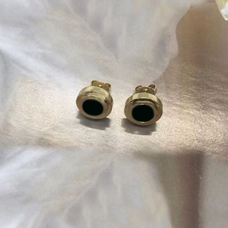 Luxury designer women earrings 18k gold copper jewelry woman stud earring tt letter Rock Punk Round Wedding Gift
Luxury designer women earrings 18k gold copper jewelry woman stud earring tt letter Rock Punk Round Wedding Gift