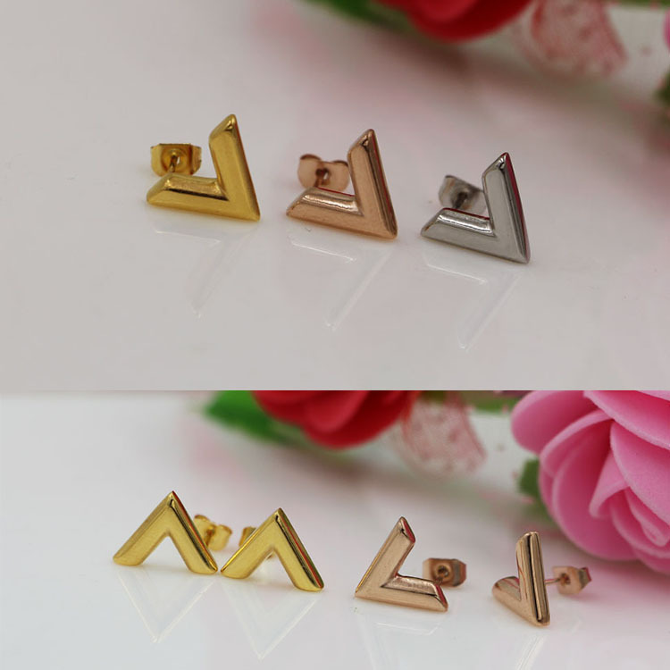 Cute Size Stainless Steel Fashion Studs Silver Rose Gold Earring Women Designers Earings V Letter High Polished Classic Jewelry Wholesale
Cute Size Stainless Steel Fashion Studs Silver Rose Gold Earring Women Designers Earings V Letter High Polished Classic Jewelry Wholesale