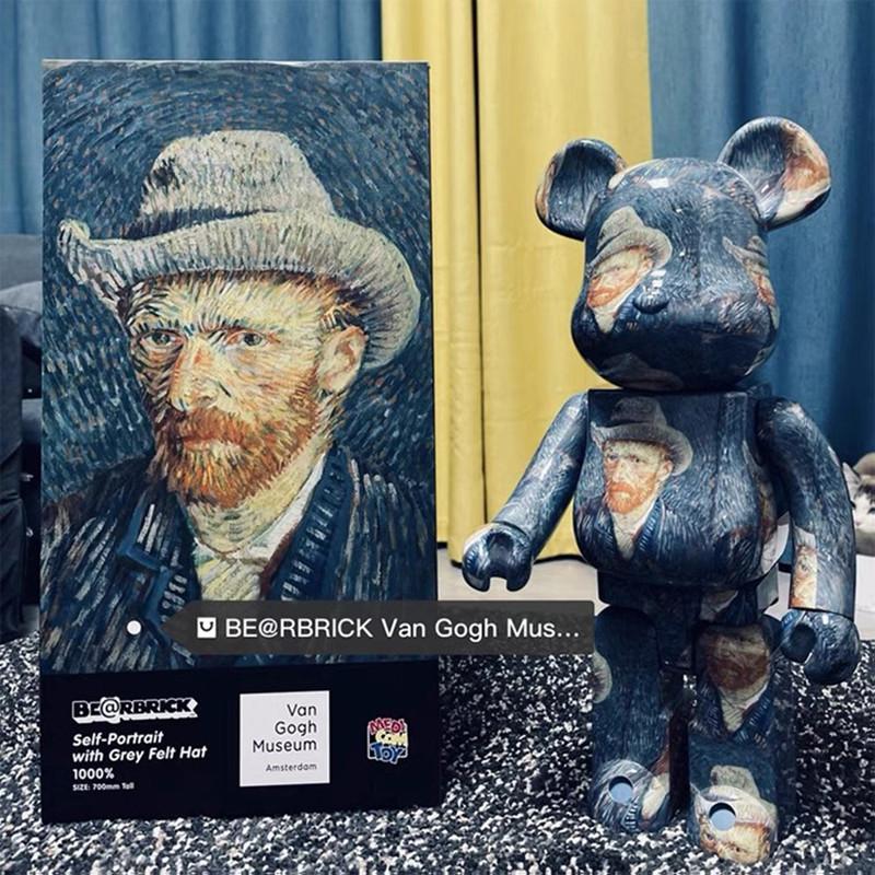 Bearbrick's new building block violence bear Van Gogh self-portrait electroplating century ornaments tide doll hand-made ornaments 28CM
Bearbrick's new building block violence bear Van Gogh self-portrait electroplating century ornaments tide doll hand-made ornaments 28CM
