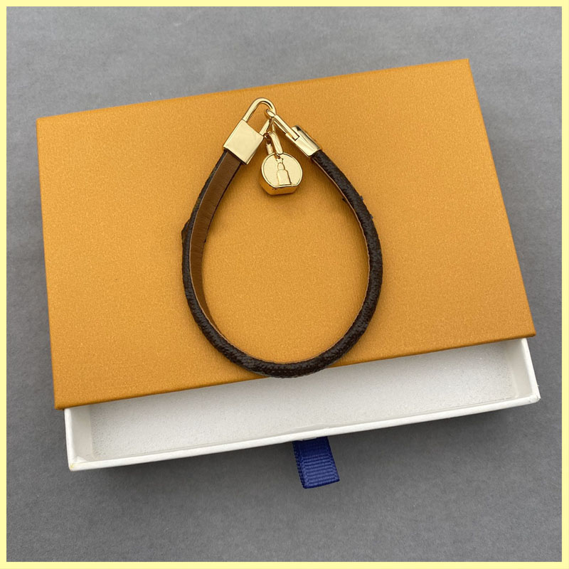 Women Luxury Designer Bracelet Mens Bracelets Jewelry Womens Leather Bracelet With Lock Gold Pendant Bracelets L Brand Wholesale 21082303R
Women Luxury Designer Bracelet Mens Bracelets Jewelry Womens Leather Bracelet With Lock Gold Pendant Bracelets L Brand Wholesale 21082303R