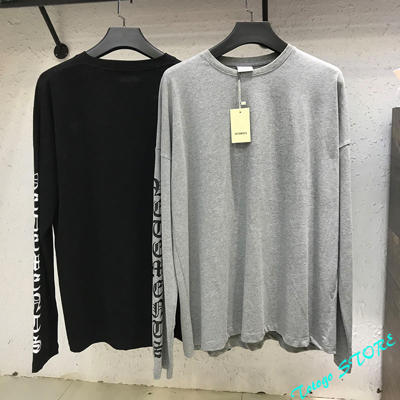 Oversize Gothic Font Vetements Long Sleeve T-Shirt Men Women 1:1 Cotton Embroidered Top Tee Black Gray VTM T Shirts C0325
Oversize Gothic Font Vetements Long Sleeve T-Shirt Men Women 1:1 Cotton Embroidered Top Tee Black Gray VTM T Shirts C0325