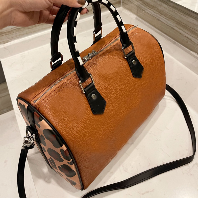 Leopard Print Pillow Bag Cowhide Large Capacity Handbag Embossed L Letter Shoulder Bags High Quality Dark Brown Famous Wallet
Leopard Print Pillow Bag Cowhide Large Capacity Handbag Embossed L Letter Shoulder Bags High Quality Dark Brown Famous Wallet
