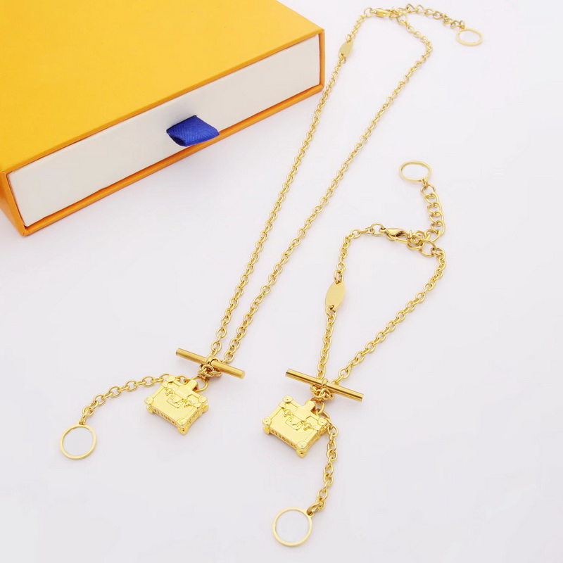 Europe America Fashion Jewelry Sets Lady Womens Gold-color Metal Engraved V Initials Flower Iconic Bag Pendant Chain Petite Malle Necklace Bracelet M00568, No original box
Europe America Fashion Jewelry Sets Lady Womens Gold-color Metal Engraved V Initials Flower Iconic Bag Pendant Chain Petite Malle Necklace Bracelet M00568, No original box