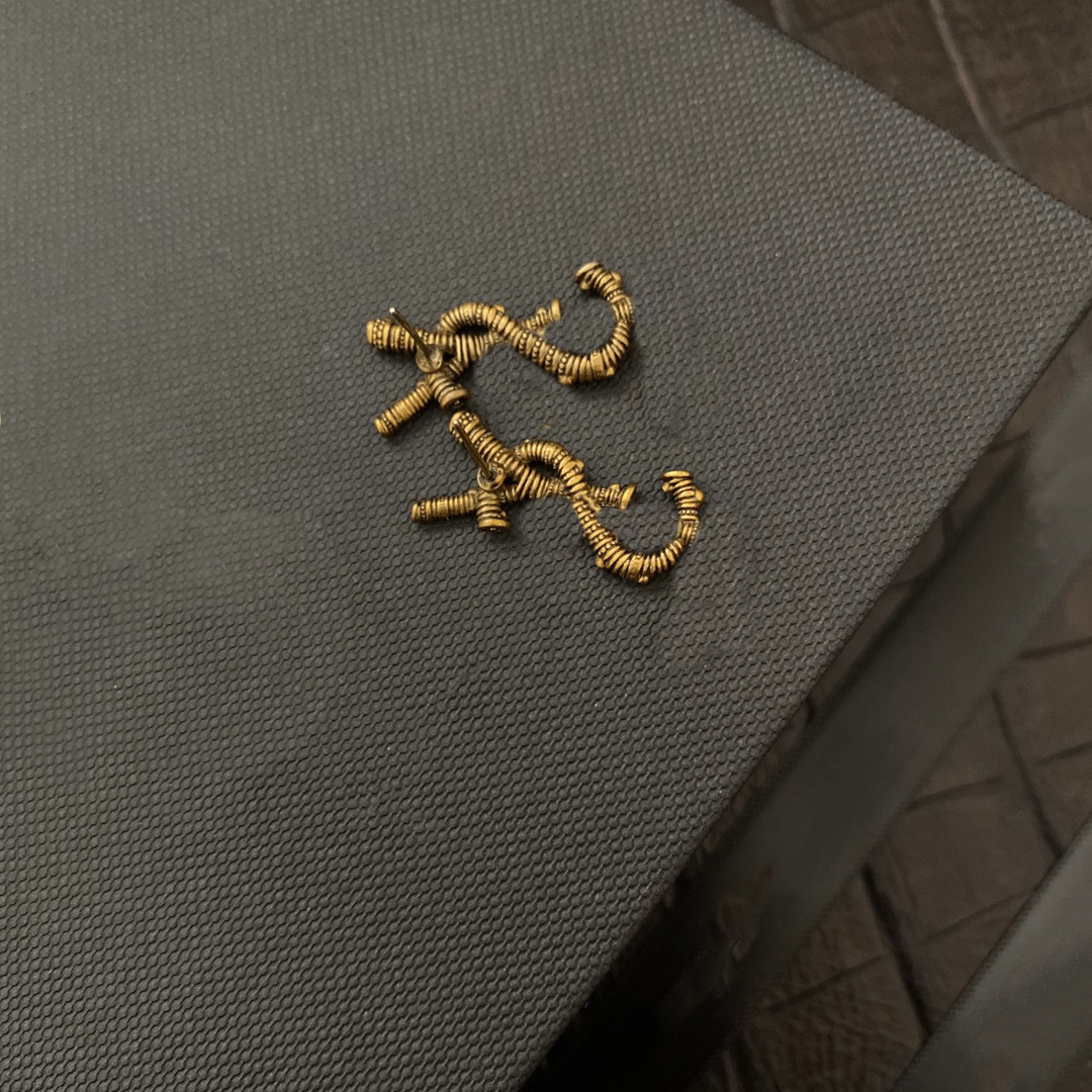 Fashion design Love earrings for women's brand simple letter Y Gold 925 silver diamond ring Earrings
Fashion design Love earrings for women's brand simple letter Y Gold 925 silver diamond ring Earrings