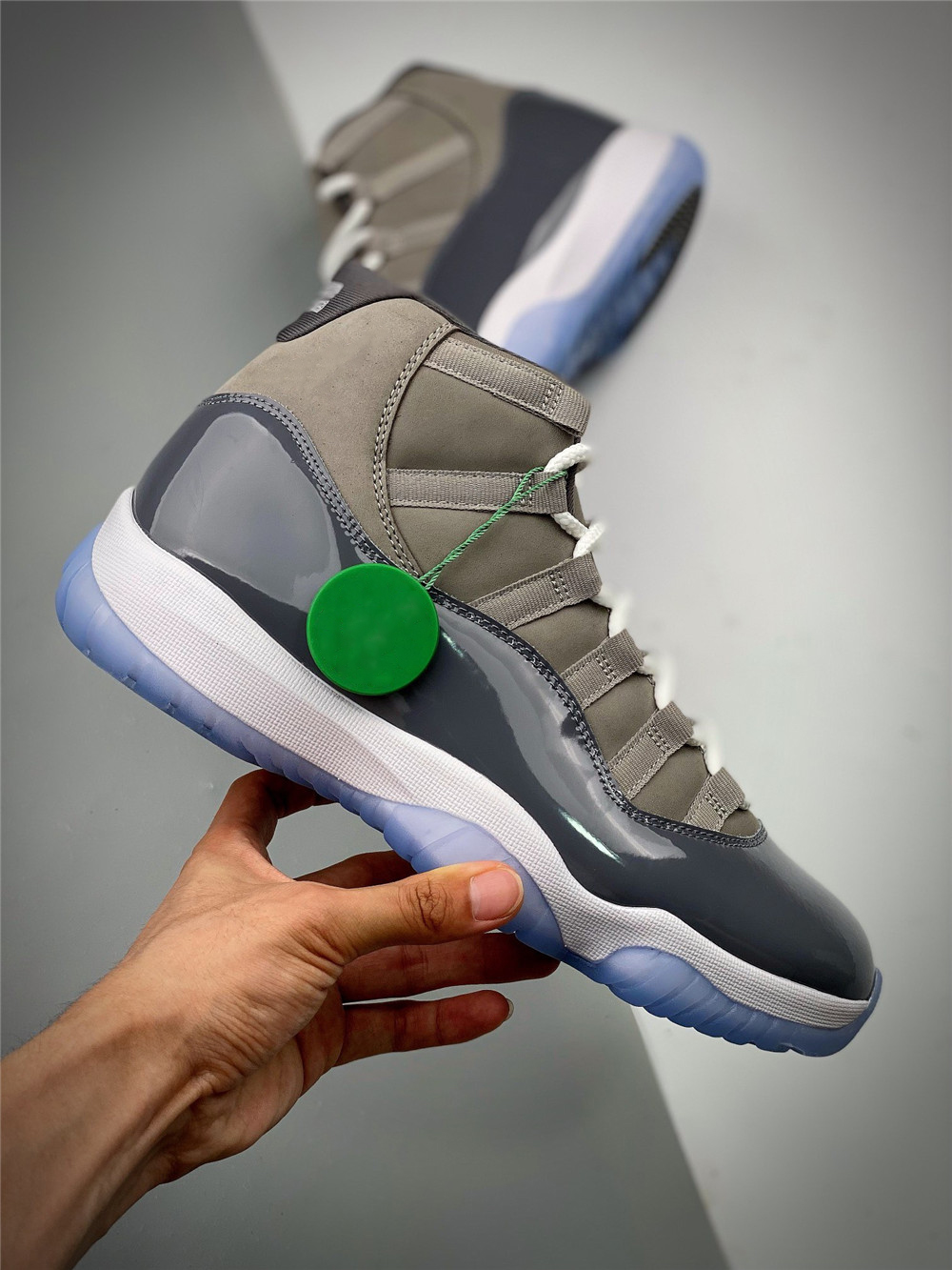 2021 Authentic 11 Cool Grey Medium Grey White Men Outdoor Shoes Real Carbon Fiber Patent Leather Sports Sneakers CT8012-005 With Original Box US4-13
2021 Authentic 11 Cool Grey Medium Grey White Men Outdoor Shoes Real Carbon Fiber Patent Leather Sports Sneakers CT8012-005 With Original Box US4-13