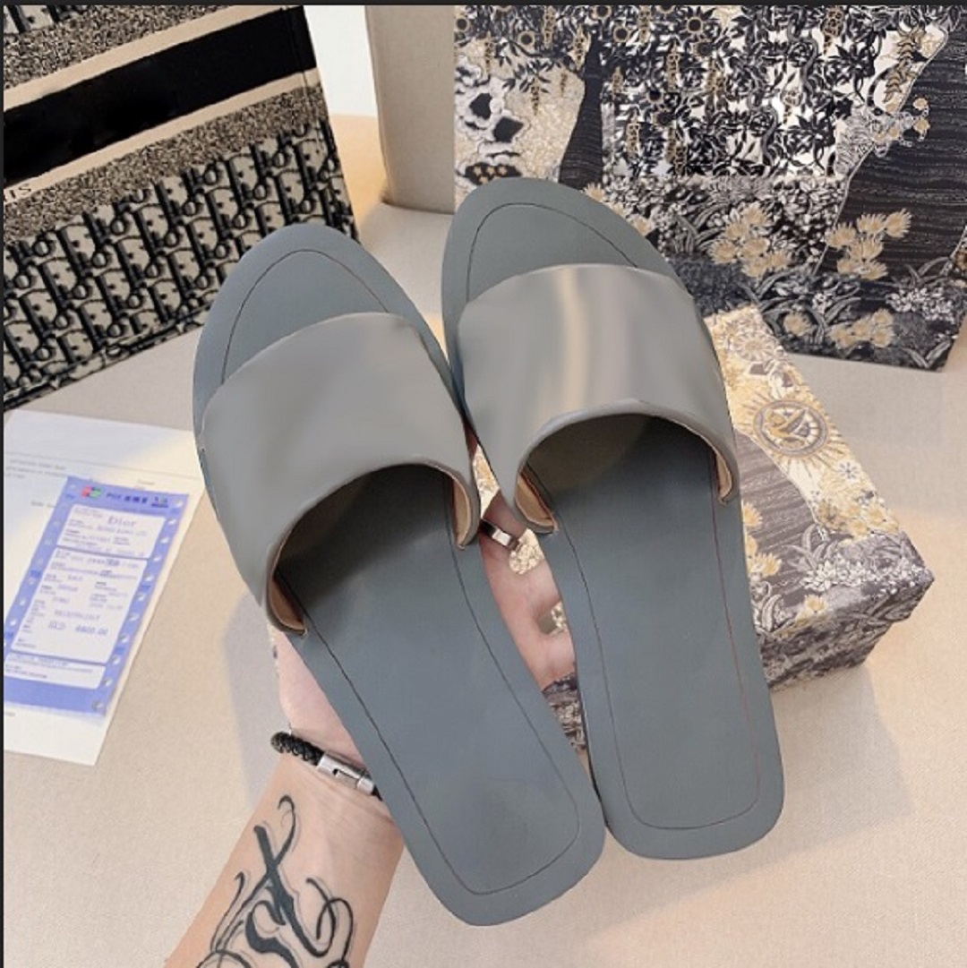 Spring/summer 2021 model catwalk Slippers shoe simple but full of special goddess must have shoes come with box and bag size35-41, Black
Spring/summer 2021 model catwalk Slippers shoe simple but full of special goddess must have shoes come with box and bag size35-41, Black