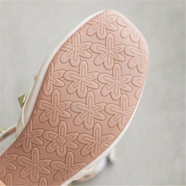 Children Girls Baotou Sandals Princess Roman Shoes Spring Summer Kids shoes Rivet Square Mouth Leather Shoe