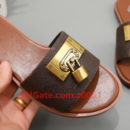 2021 Summer Sandals outdoor flip-flops Ladies Fashion Casual channel Shoes brands Luxury designer Lock slide Beach Women slippers v, Y3
2021 Summer Sandals outdoor flip-flops Ladies Fashion Casual channel Shoes brands Luxury designer Lock slide Beach Women slippers v, Y3
