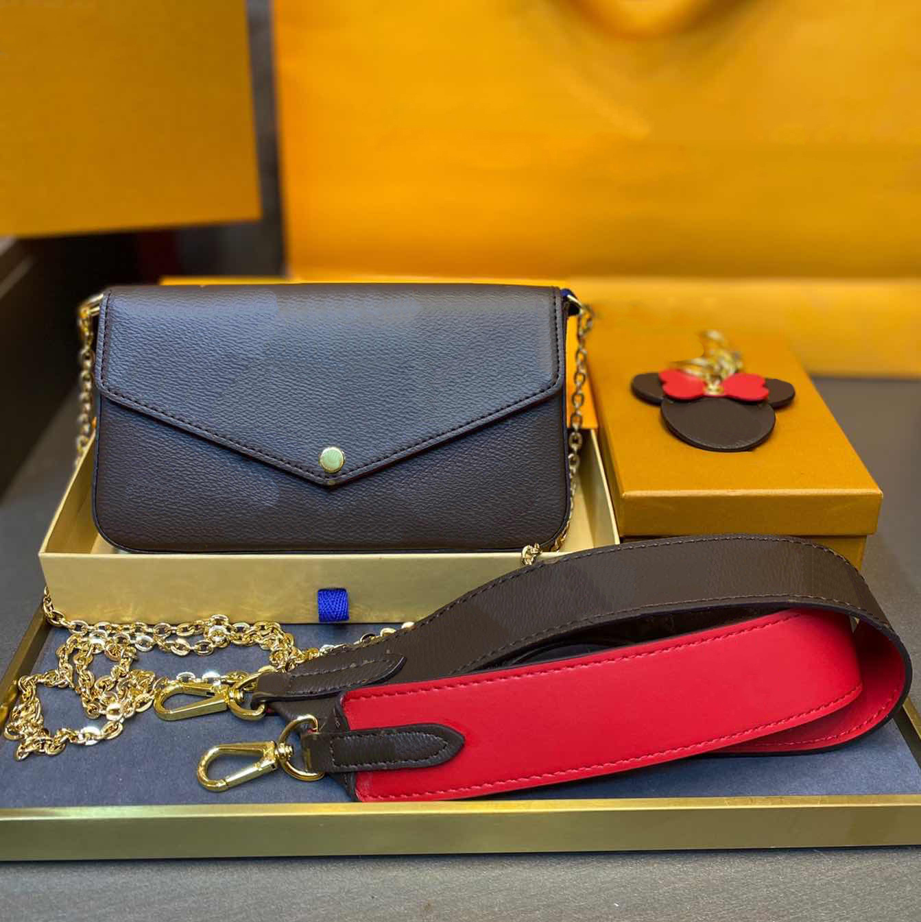 Cross body women shoulder bag designer three in one chain bags with pendant card lipstick key Bag high quality Wallets, Make up for price
Cross body women shoulder bag designer three in one chain bags with pendant card lipstick key Bag high quality Wallets, Make up for price
