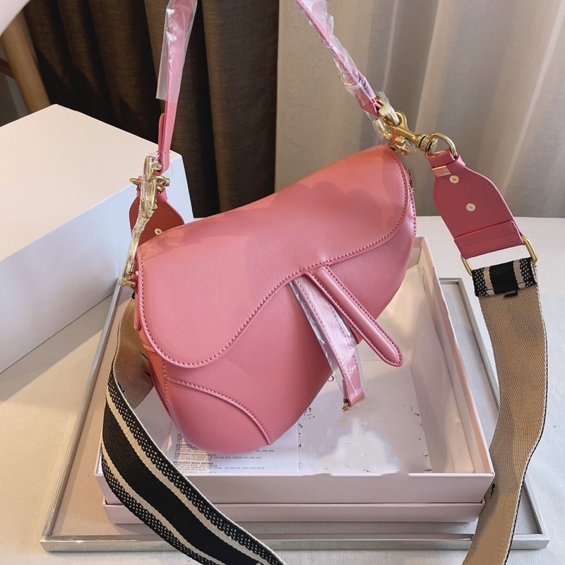 High-end luxury women bags leather clutches 19 series sheepskin saddle in the fashion world gold chain messenger bag, With box
High-end luxury women bags leather clutches 19 series sheepskin saddle in the fashion world gold chain messenger bag, With box
