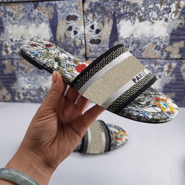 2021 Top quality platform Women Dway Slide Slipper Ramour Sandals Fashion Embroidered Cotton Flat Flip Flops Leather Sole Silver Metallic Ca, Black
2021 Top quality platform Women Dway Slide Slipper Ramour Sandals Fashion Embroidered Cotton Flat Flip Flops Leather Sole Silver Metallic Ca, Black