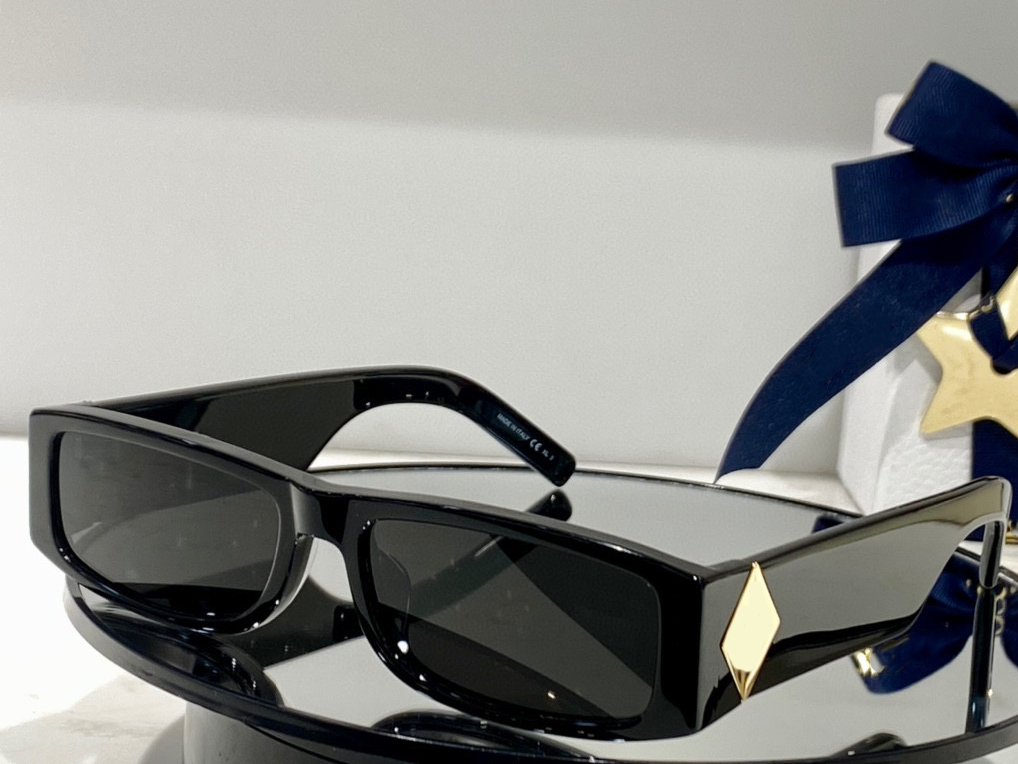 Summer Sunglasses For Men Women QUISE Style Anti-Ultraviolet Retro Plate Square Frame Fashion Eyeglasses Random Box
Summer Sunglasses For Men Women QUISE Style Anti-Ultraviolet Retro Plate Square Frame Fashion Eyeglasses Random Box