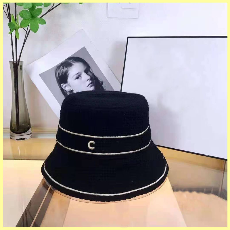 Women Beret Hat Luxurys Bucket Hat Womens Designer Caps Hats Mens Baseball Cap Fedora Fitted Cap Letter C Embroidery Bonnet Beanie 21072002R, Box
Women Beret Hat Luxurys Bucket Hat Womens Designer Caps Hats Mens Baseball Cap Fedora Fitted Cap Letter C Embroidery Bonnet Beanie 21072002R, Box