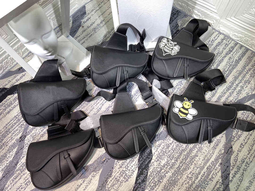 Waist Bags 2021 saddle bag Satchel Storage handbag wallet Coin Purse fashion leather canvas backpack men cool senior women solid color cross-body shell, Black
Waist Bags 2021 saddle bag Satchel Storage handbag wallet Coin Purse fashion leather canvas backpack men cool senior women solid color cross-body shell, Black