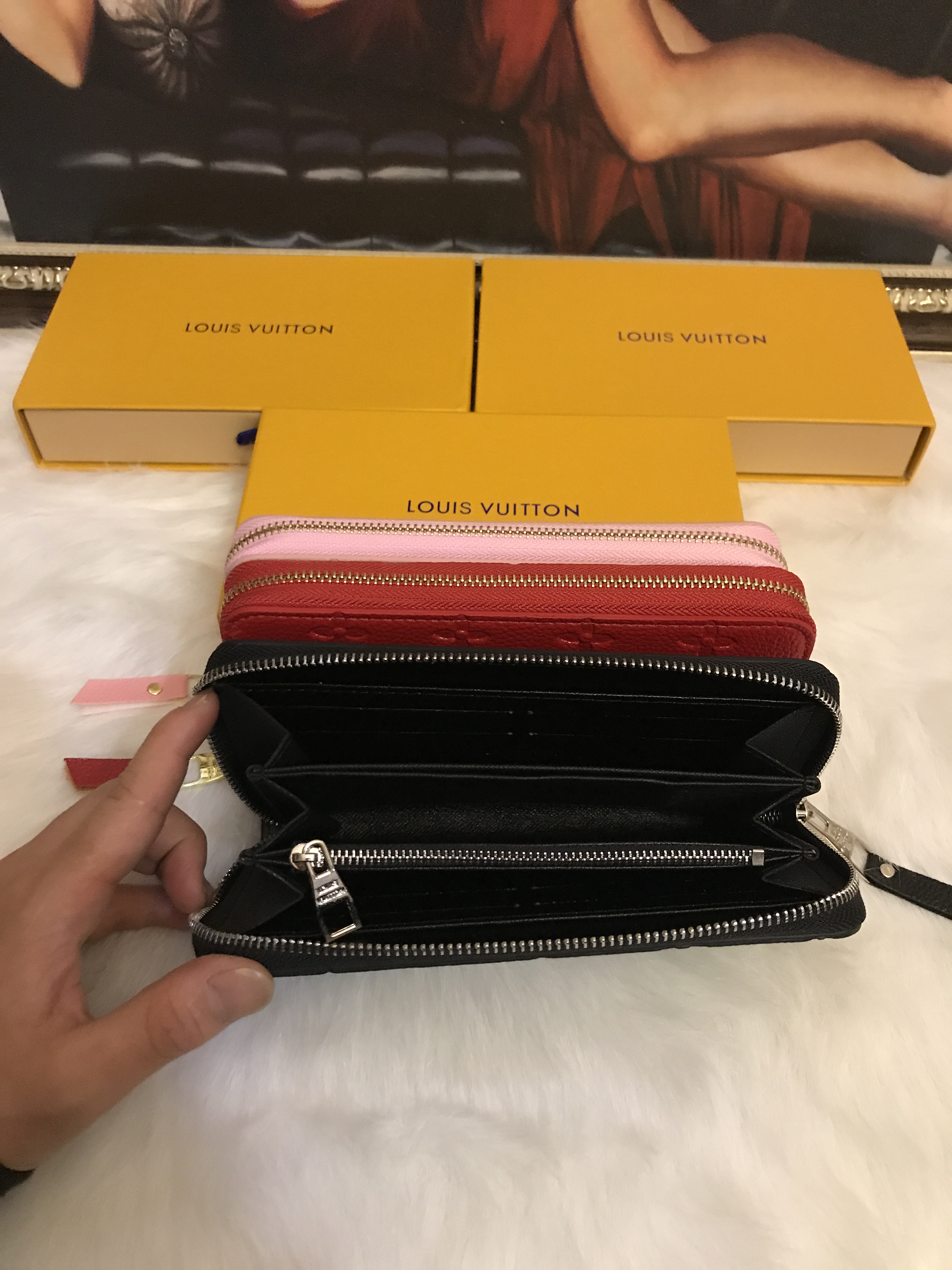 2021Lv LOUIS BAG VITTON Men Designer Wallet Luxury Purse Zipper Long Wallets Fashion Clutch Women Shoulder Bag Lady Handbags 00PQOP, Red;black
2021Lv LOUIS BAG VITTON Men Designer Wallet Luxury Purse Zipper Long Wallets Fashion Clutch Women Shoulder Bag Lady Handbags 00PQOP, Red;black