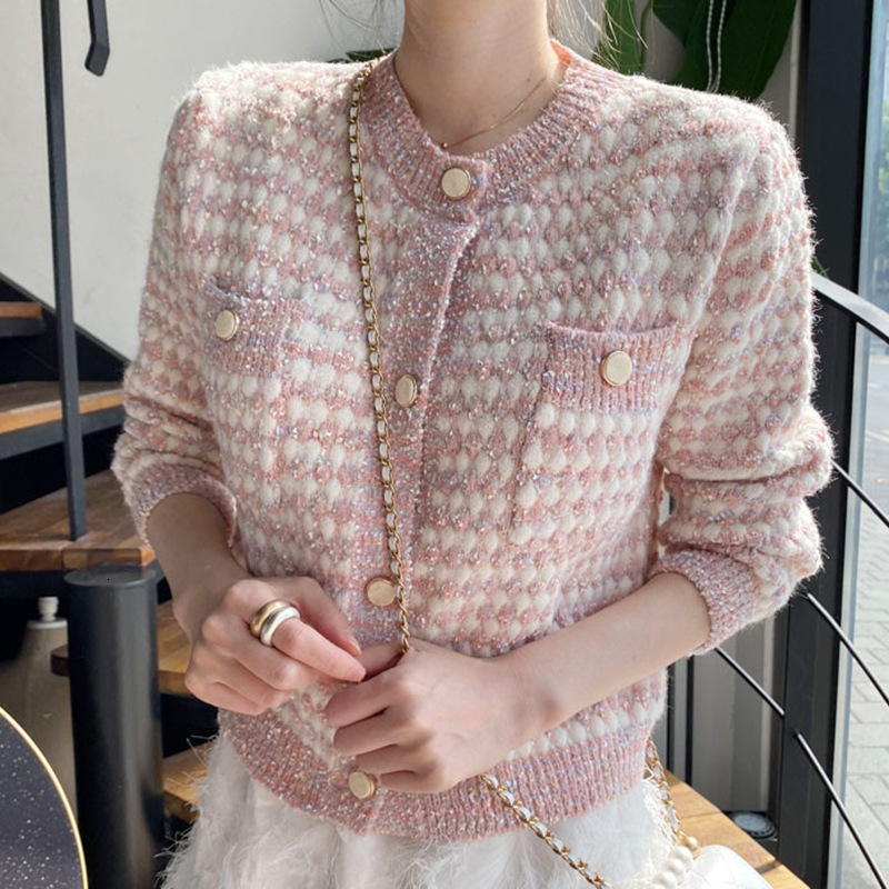Women's Sweaters Shiny silk Korean cardigan mesh elegant woman's fine sleeve long sweater vintage jacket casual crew neck tops VE66, 1# shoe box
Women's Sweaters Shiny silk Korean cardigan mesh elegant woman's fine sleeve long sweater vintage jacket casual crew neck tops VE66, 1# shoe box