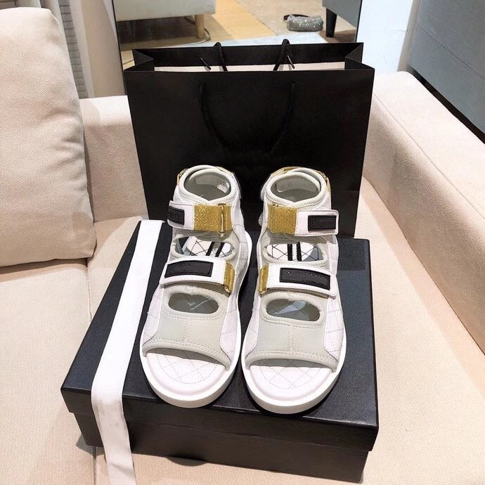 The Designer Women 2021 Spring/Summer Sandal hook loop fasteners high-top design is surprise shoes Go with Handbags and dress 35-41size, Black
The Designer Women 2021 Spring/Summer Sandal hook loop fasteners high-top design is surprise shoes Go with Handbags and dress 35-41size, Black