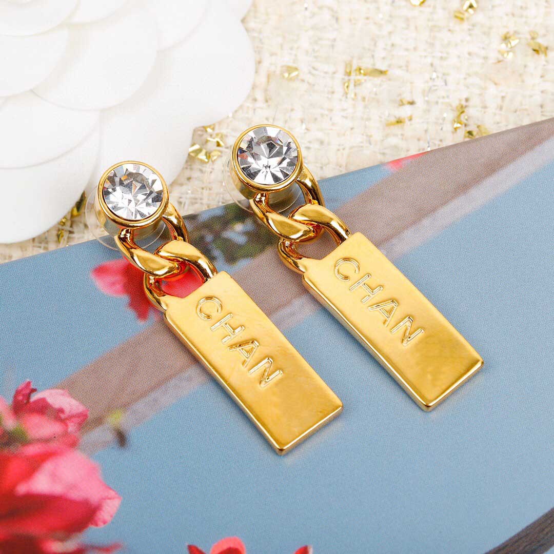 2021 Luxury quality drop earring with white and fuchsia sparkly diamond for women wedding jewelry gift have box stamp PS3053
2021 Luxury quality drop earring with white and fuchsia sparkly diamond for women wedding jewelry gift have box stamp PS3053