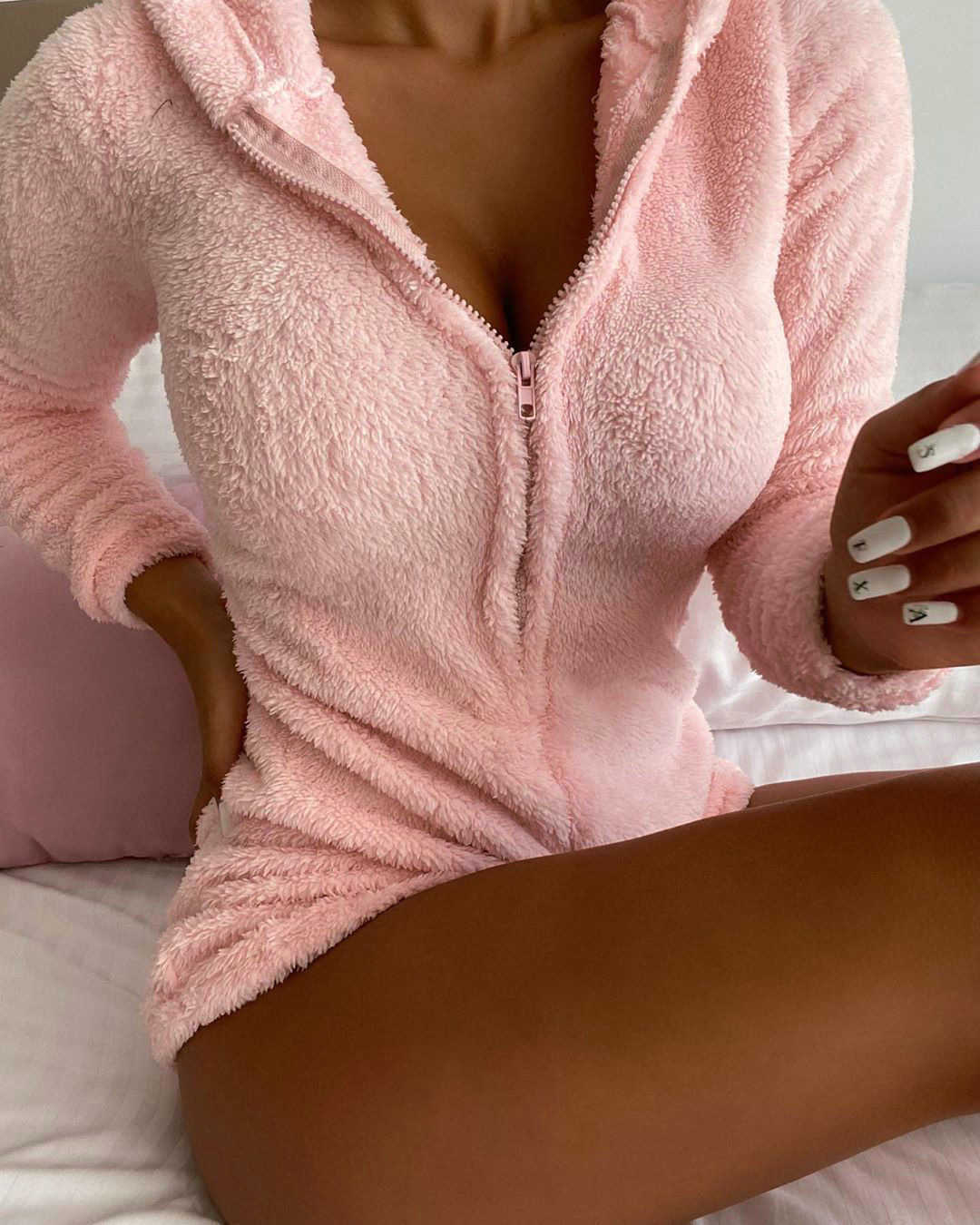 Fashion Women Warm Plush Playsuits Winter Sexy Hooded Zipper V Neck Long Sleeve Solid Slim Jumpsuits Casual Pink Ladies Rompers 210526