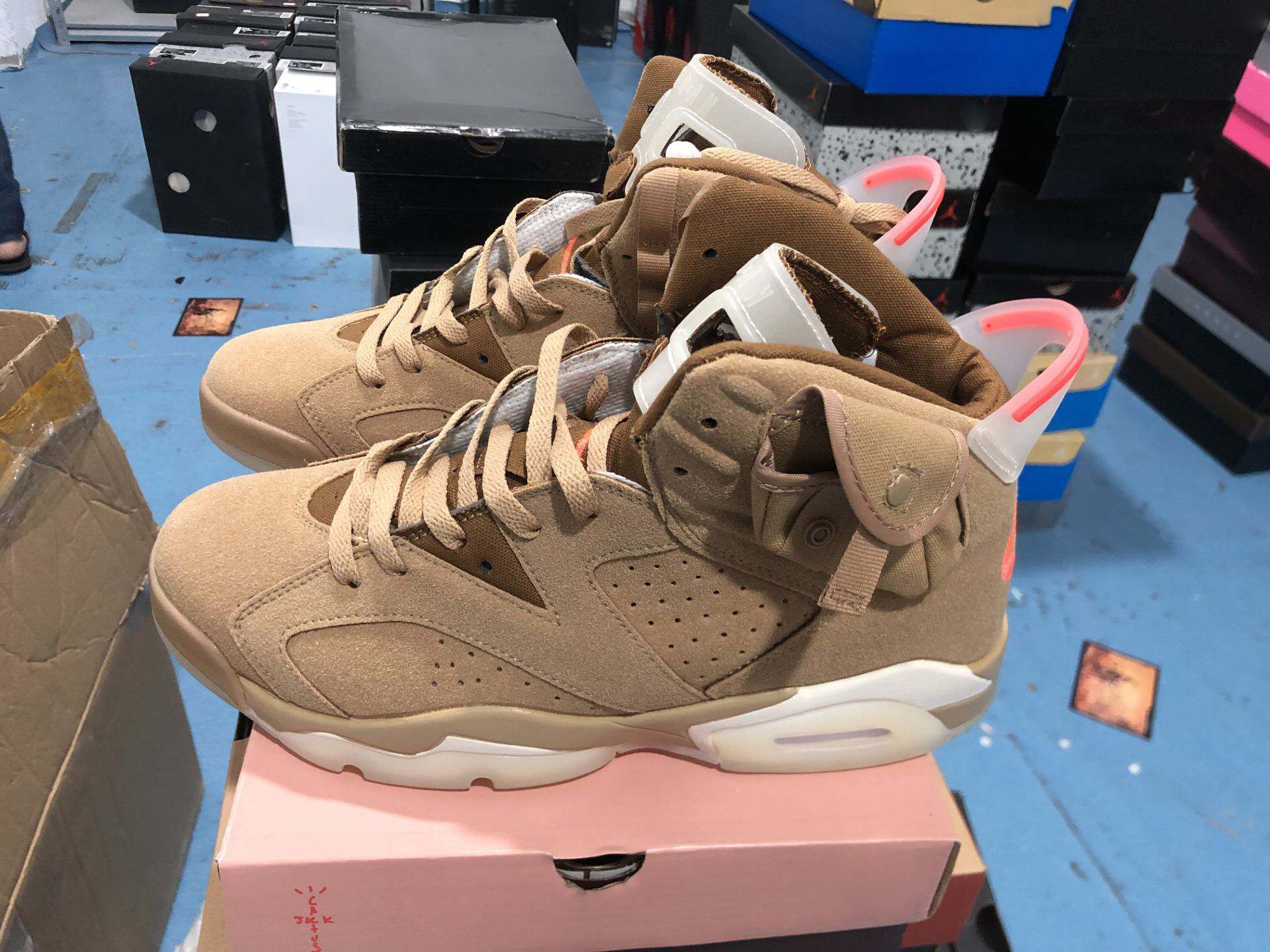 Limited Travis x Houston High Quality Travis 6s Mens Basketball Shoes CN1084-300 cactus jack Wheat Yellow Jumpman Trainers sneaker, Green
Limited Travis x Houston High Quality Travis 6s Mens Basketball Shoes CN1084-300 cactus jack Wheat Yellow Jumpman Trainers sneaker, Green