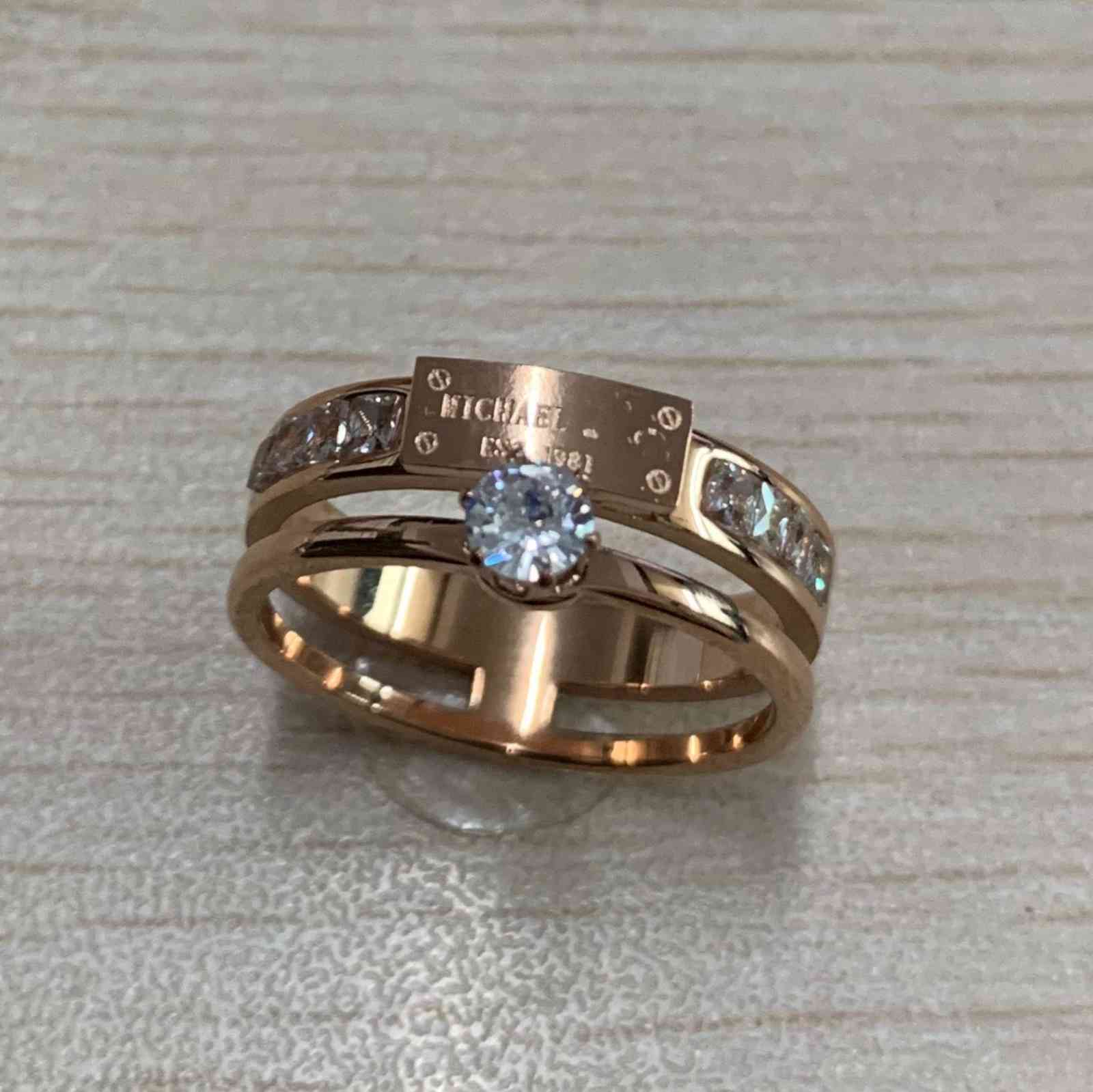 316L Titanium steel nails rings lovers Band Rings Size 6,7,8,9 for Women and Men diamond wedding jewelry gift box optional
316L Titanium steel nails rings lovers Band Rings Size 6,7,8,9 for Women and Men diamond wedding jewelry gift box optional
