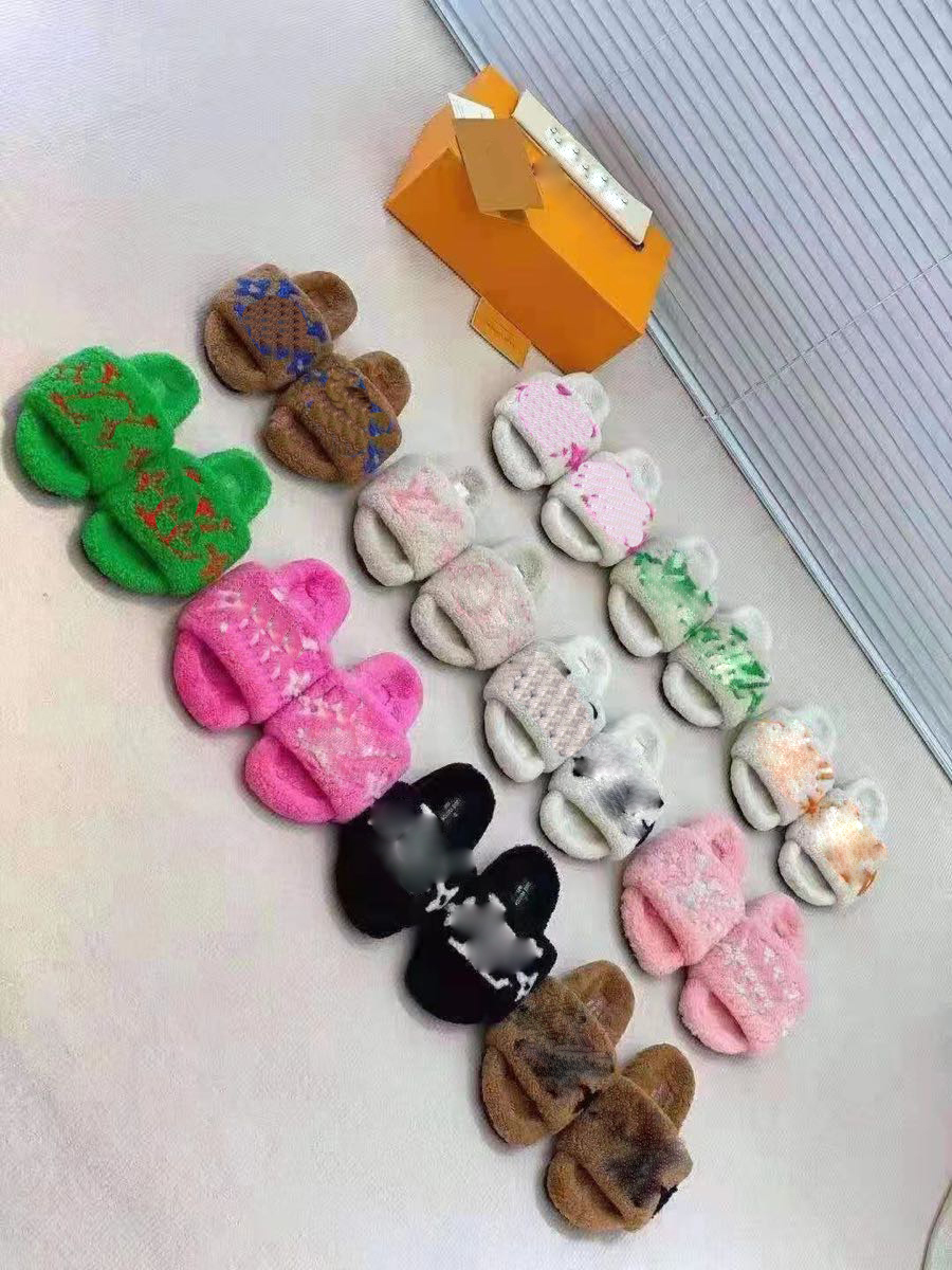 Designer women wool sandals selling Slippers Woman Slipper Shoes Autumn Winter slides Sandal with box size35-42, Color 1 
Designer women wool sandals selling Slippers Woman Slipper Shoes Autumn Winter slides Sandal with box size35-42, Color 1