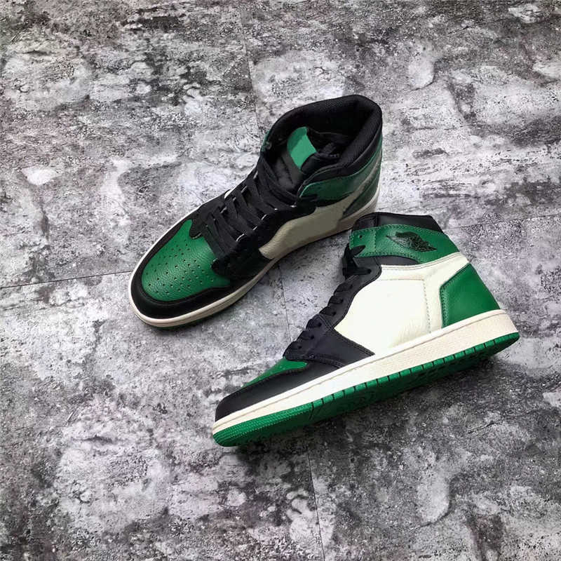 TOP Authentic 1 Pine Green Court Purple Mens Women Athletic Shoes Black 575441-501 575441-302 Sports Sneakers With OG box
TOP Authentic 1 Pine Green Court Purple Mens Women Athletic Shoes Black 575441-501 575441-302 Sports Sneakers With OG box