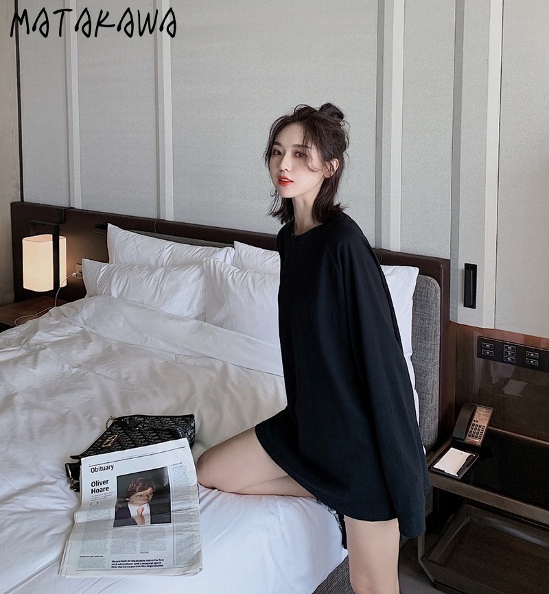 MATAKAWA Women Loose Long Sleeve T-shirt Autumn Black and White Round Neck Raglan Basic Bf Bottoming Shirt 210513