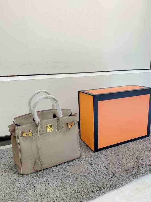 bir Designers Handbags Herme kin Designer's Top Layer Cowhide Tote Bag with High Quality Perkin Latch Lychee Pattern Classic Fashion and bb, Box
bir Designers Handbags Herme kin Designer's Top Layer Cowhide Tote Bag with High Quality Perkin Latch Lychee Pattern Classic Fashion and bb, Box