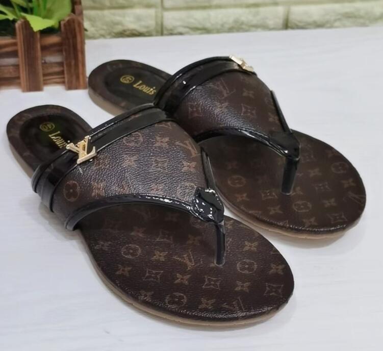 2021Top Quality Men's Women's Designer Slippers Sandals Shoes Slide Summer Fashion Wide Flat Flip Flops size35-42, Black
2021Top Quality Men's Women's Designer Slippers Sandals Shoes Slide Summer Fashion Wide Flat Flip Flops size35-42, Black
