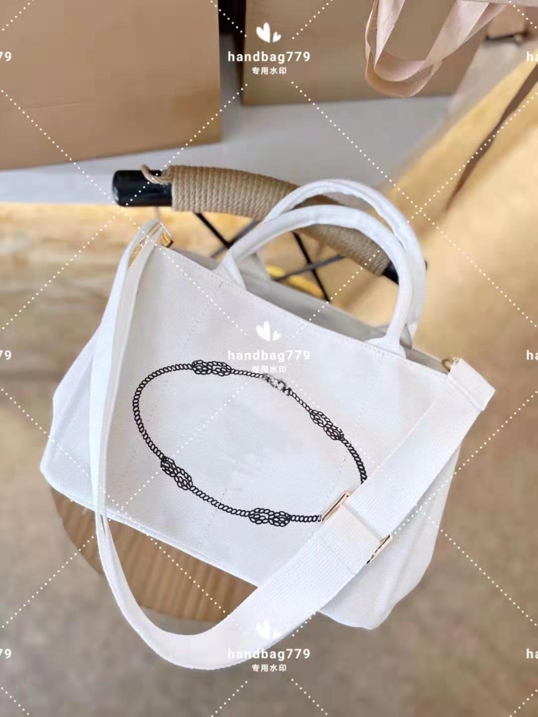 Fashionable joker Casual Shopping Bags portable solid color one shoulder sloping cross Nylon Canvas Delicate fold bag
Fashionable joker Casual Shopping Bags portable solid color one shoulder sloping cross Nylon Canvas Delicate fold bag
