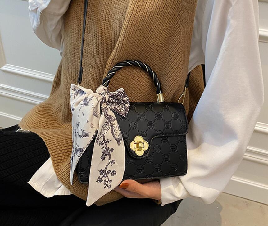 Handbag Woman's new summer 2021 hand-held slant bag, bags Silk scarf bow embossed pink one shoulder small square, White
Handbag Woman's new summer 2021 hand-held slant bag, bags Silk scarf bow embossed pink one shoulder small square, White