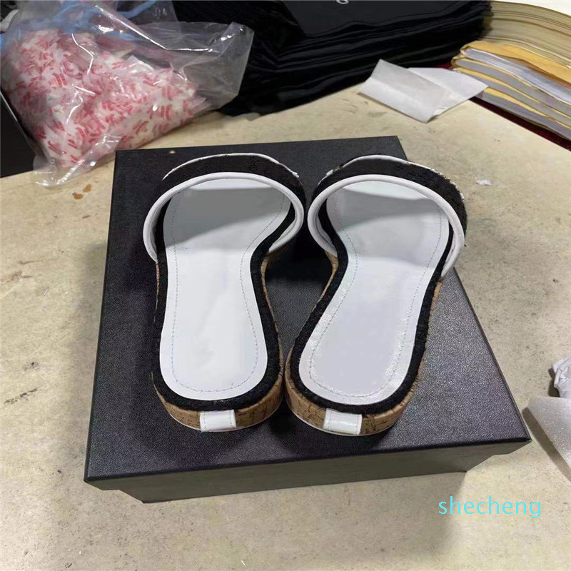 designer Summer temperament Women 1in High Heels Leather Platform Mules Sandals Slippers with Tweed pearl Green, Pink & Yellow size 35
designer Summer temperament Women 1in High Heels Leather Platform Mules Sandals Slippers with Tweed pearl Green, Pink & Yellow size 35