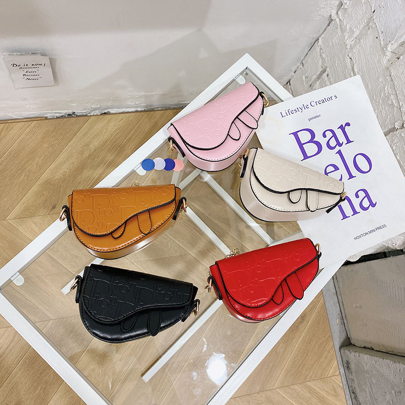 Spring and Autumn New Korean version cute girl coin purse princess children foreign style baby messenger bag 2021, Black
Spring and Autumn New Korean version cute girl coin purse princess children foreign style baby messenger bag 2021, Black