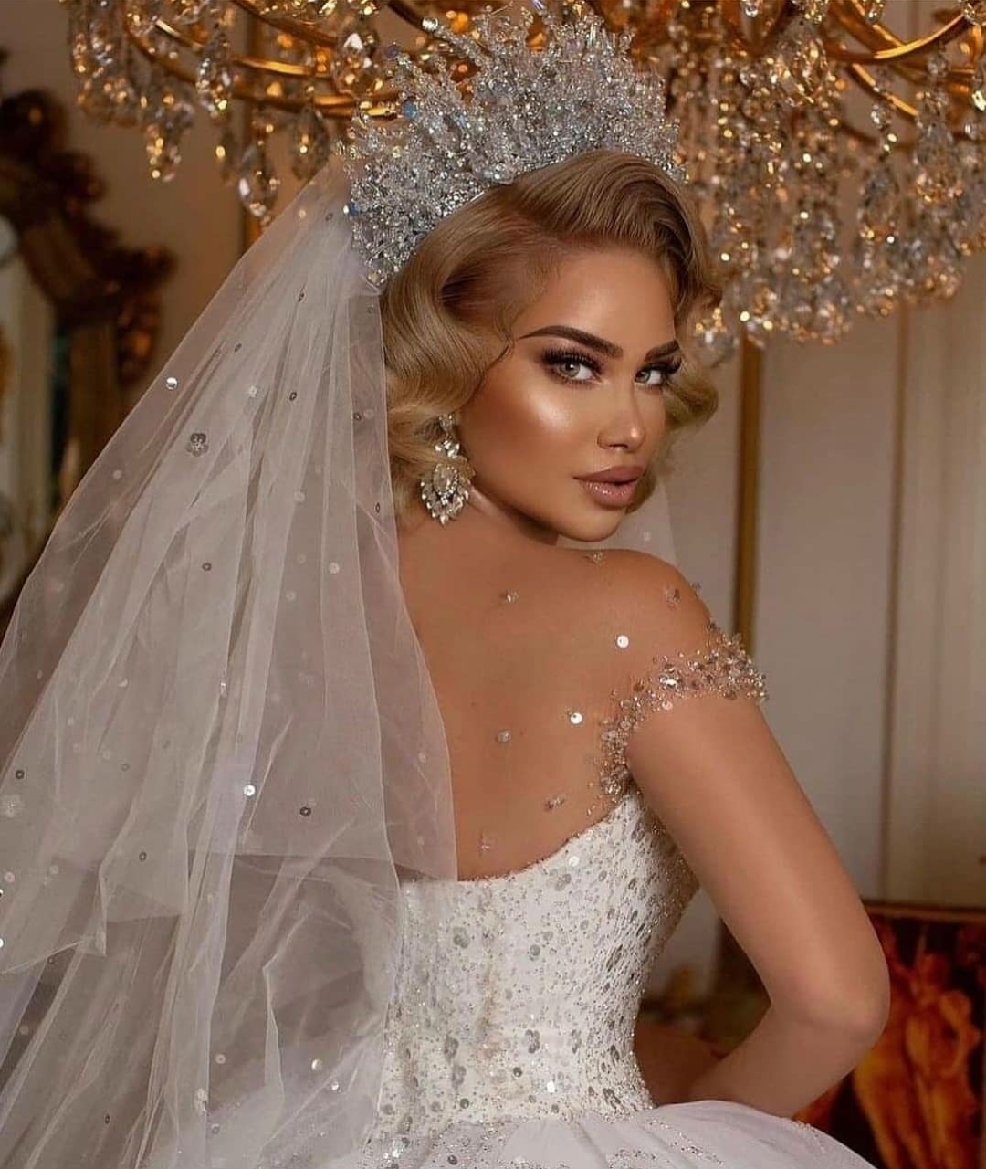 Stunning Sequined Ball Gown Wedding Dresses Elegant Sheer Neckline Beaded Vintage vestido de novia Plus Size Bridal Dress