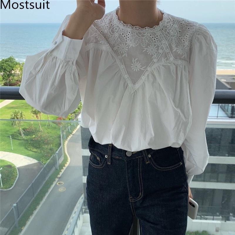 Autumn Korean Lace Spliced Women Blouses Shirts Long Sleeve O-neck Vintage Fashion Elegant Ladies Tops Pullovers Blusas 210518, White
Autumn Korean Lace Spliced Women Blouses Shirts Long Sleeve O-neck Vintage Fashion Elegant Ladies Tops Pullovers Blusas 210518, White
