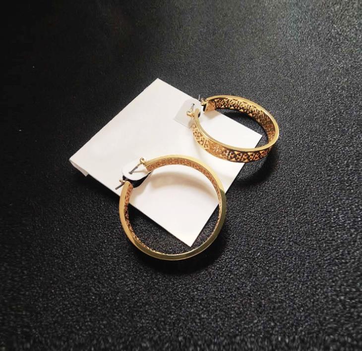 Top Quality Hoop & Huggie Real 18K Gold/Silver Plated Hollow Earring Letter earrings
Top Quality Hoop & Huggie Real 18K Gold/Silver Plated Hollow Earring Letter earrings