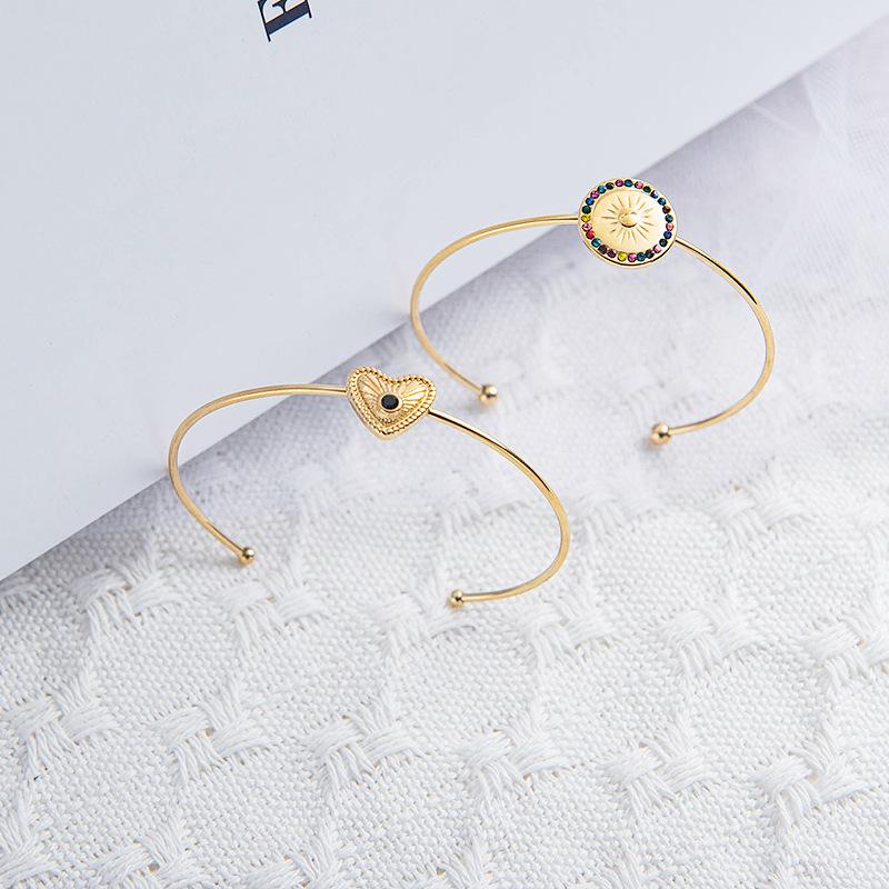 Bangle Vintage Gold Color Geometric Bracelet For Women Inlaid Zircon14K Love Heart Titanium Steel Jewelry Gift Charm
Bangle Vintage Gold Color Geometric Bracelet For Women Inlaid Zircon14K Love Heart Titanium Steel Jewelry Gift Charm