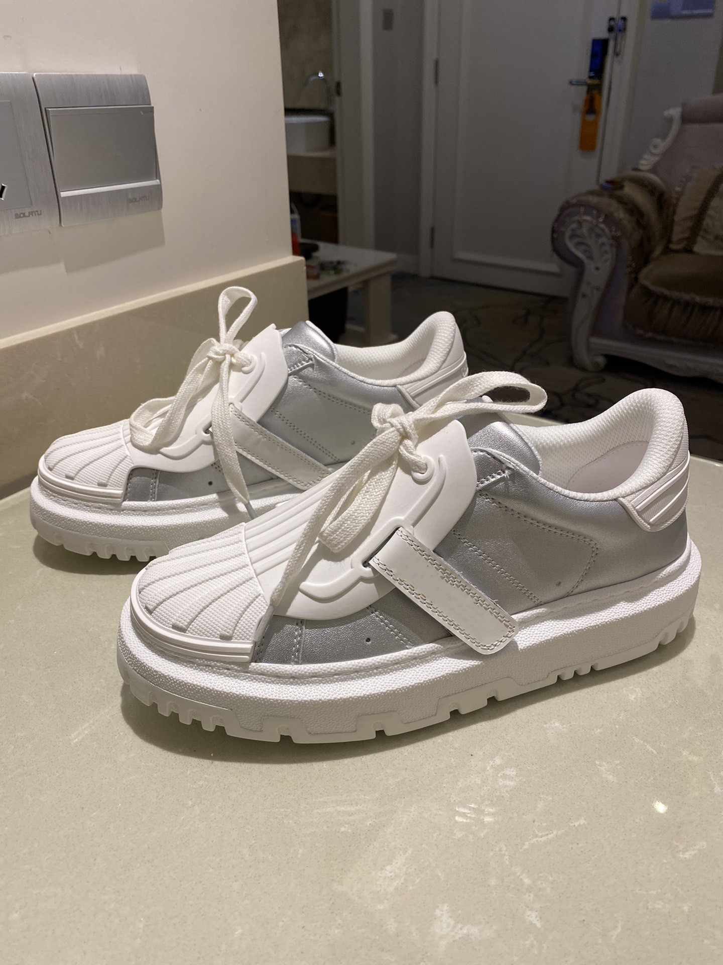 New Designer Sneakers B23 Oblique High Low Top Mens Sneaker B24 Technical Canvas Leather Women Casual Shoes bee Top Quality Luxurys Trainers mh0330, Black
New Designer Sneakers B23 Oblique High Low Top Mens Sneaker B24 Technical Canvas Leather Women Casual Shoes bee Top Quality Luxurys Trainers mh0330, Black