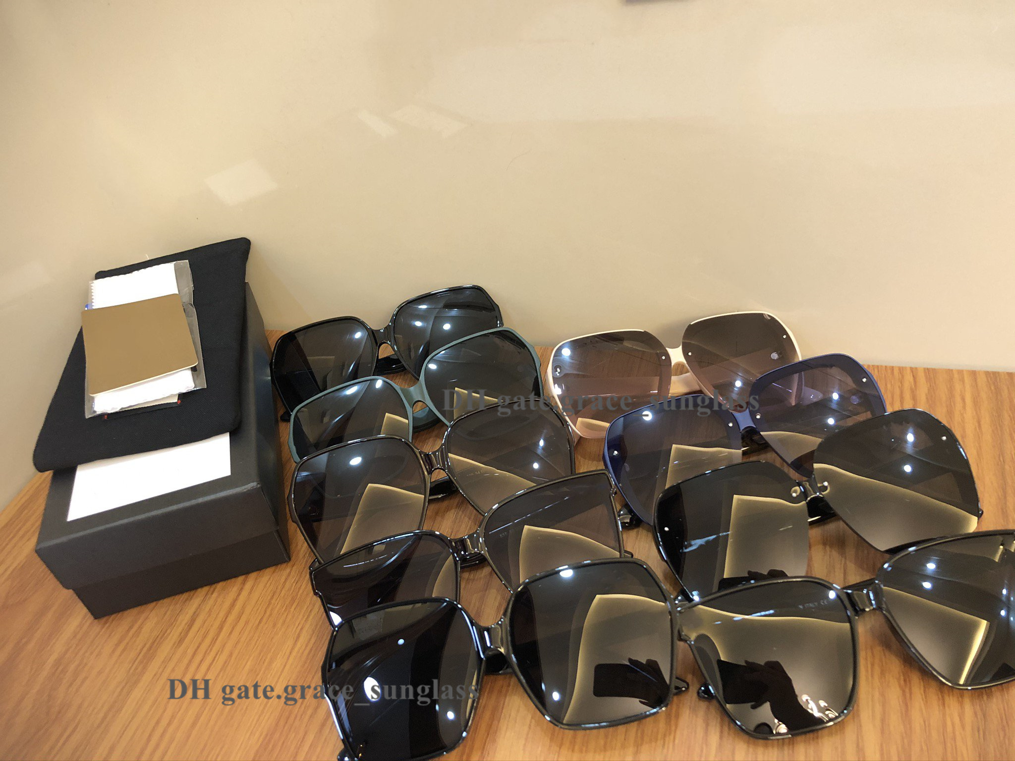 top quality designer sunglasses men women cat eye square frame Polarized UV400 Polaroid lens luxury eyewear unisex fashion classic sun glasses with Free Box Gifts
top quality designer sunglasses men women cat eye square frame Polarized UV400 Polaroid lens luxury eyewear unisex fashion classic sun glasses with Free Box Gifts