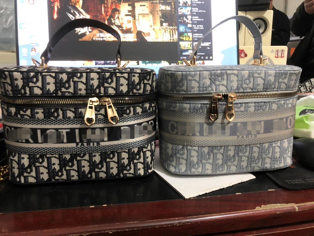 Luxury design handbag 2021 new large capacity cosmetic case embroidered canvas letter portable One Shoulder Messenger Bag Cosmetic bag storage box, Light gray
Luxury design handbag 2021 new large capacity cosmetic case embroidered canvas letter portable One Shoulder Messenger Bag Cosmetic bag storage box, Light gray