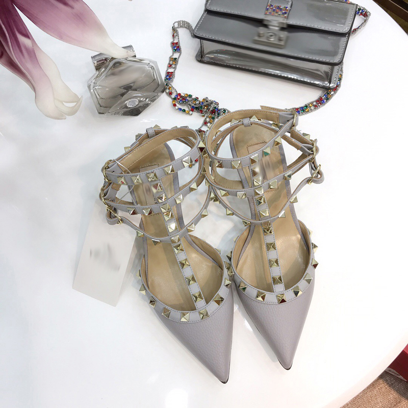 2021 Good Quality Fashion Women Luxurys Designers Shoes Designer Sandals Womens Luxury High Heels Sandal Dress Shoess With Box Size 35-41 -H445, Purple
2021 Good Quality Fashion Women Luxurys Designers Shoes Designer Sandals Womens Luxury High Heels Sandal Dress Shoess With Box Size 35-41 -H445, Purple