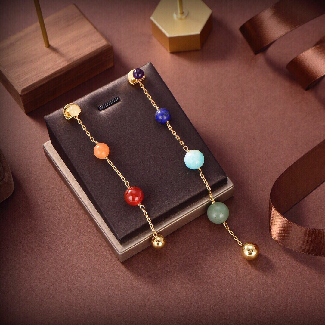 Fashion Pendant Ear Stud Luxury Designer Jewelry High Quality Beaded Earrings Studs Multicolor Beads Party Mens Womens Clothes Ornaments
Fashion Pendant Ear Stud Luxury Designer Jewelry High Quality Beaded Earrings Studs Multicolor Beads Party Mens Womens Clothes Ornaments