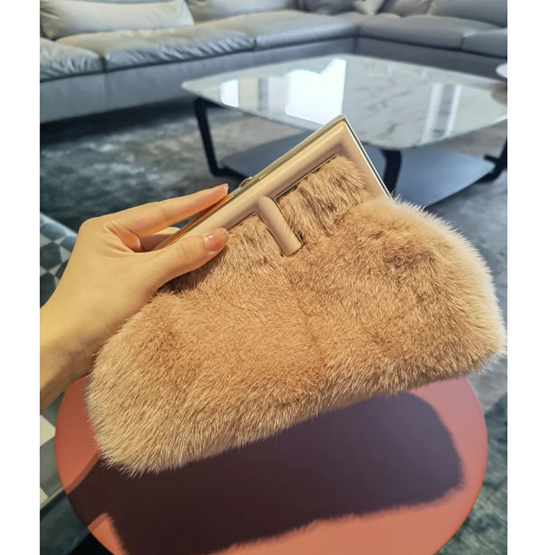 Luxurys Designer Bags Fend i First Real Fur 2021 Autumn and Winter New Lamb Wool Clip with f Hand Foreign Girl, Pink
Luxurys Designer Bags Fend i First Real Fur 2021 Autumn and Winter New Lamb Wool Clip with f Hand Foreign Girl, Pink