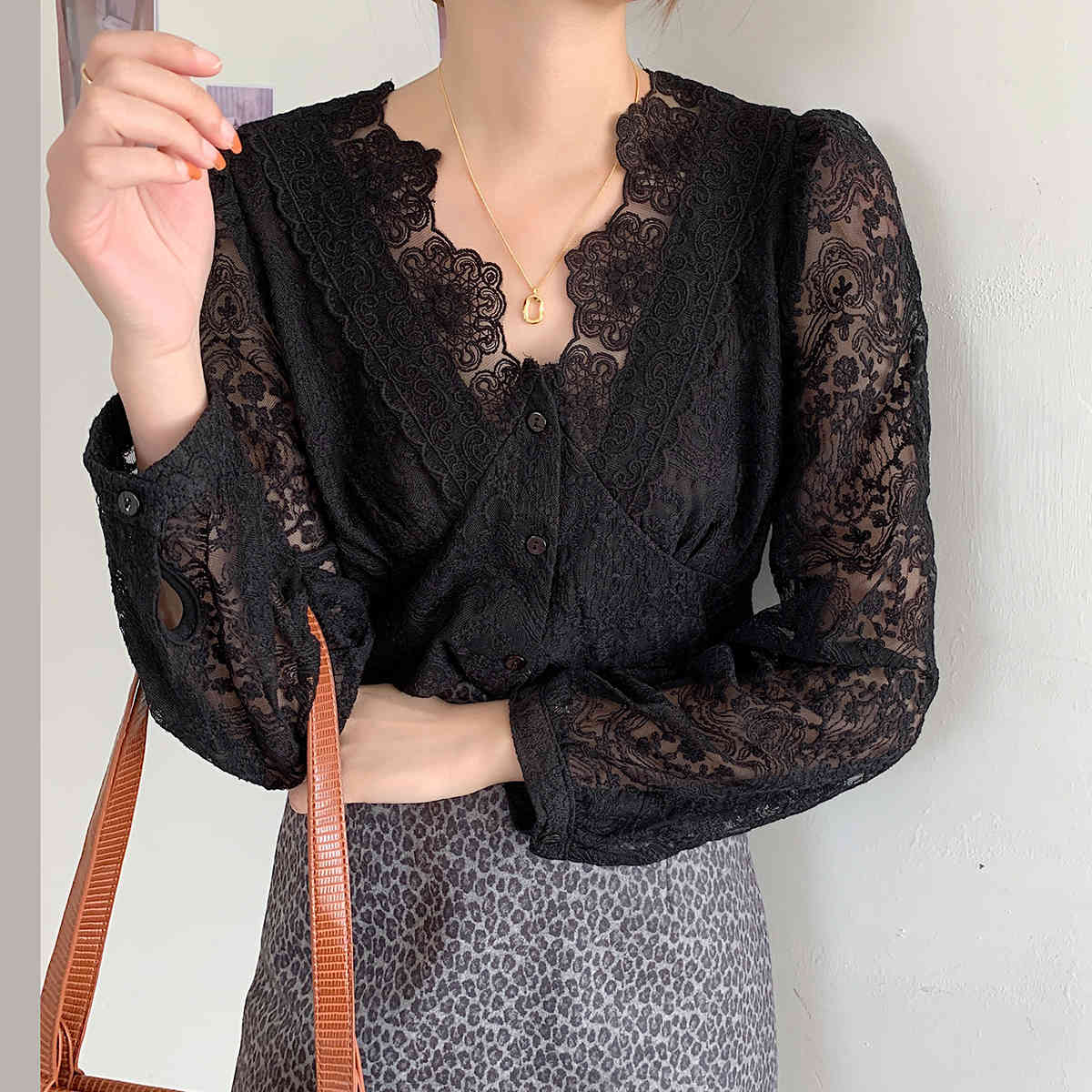 Spring Blouse Women Clothing Korean Style Harajuku Fashion Friends Personality Vintage Lace Hollow Shirt Women Tops 210515